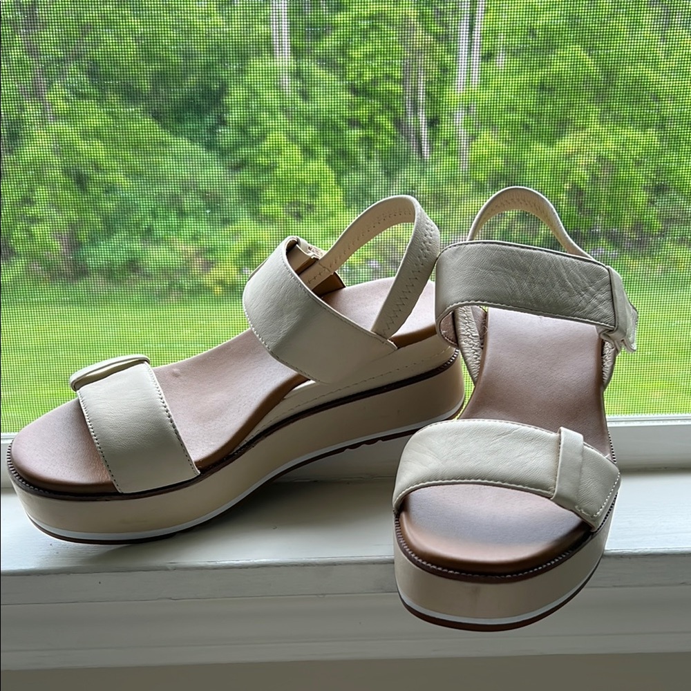 Caslon Cream Platform Sandals with Cushioned Footbed